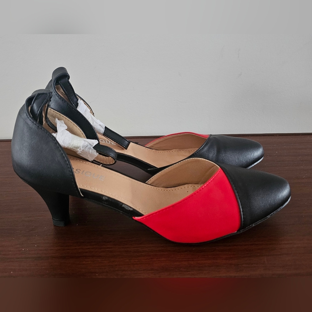NWOB CLASSIQUE Elegant Black & Red Women's Low Heels